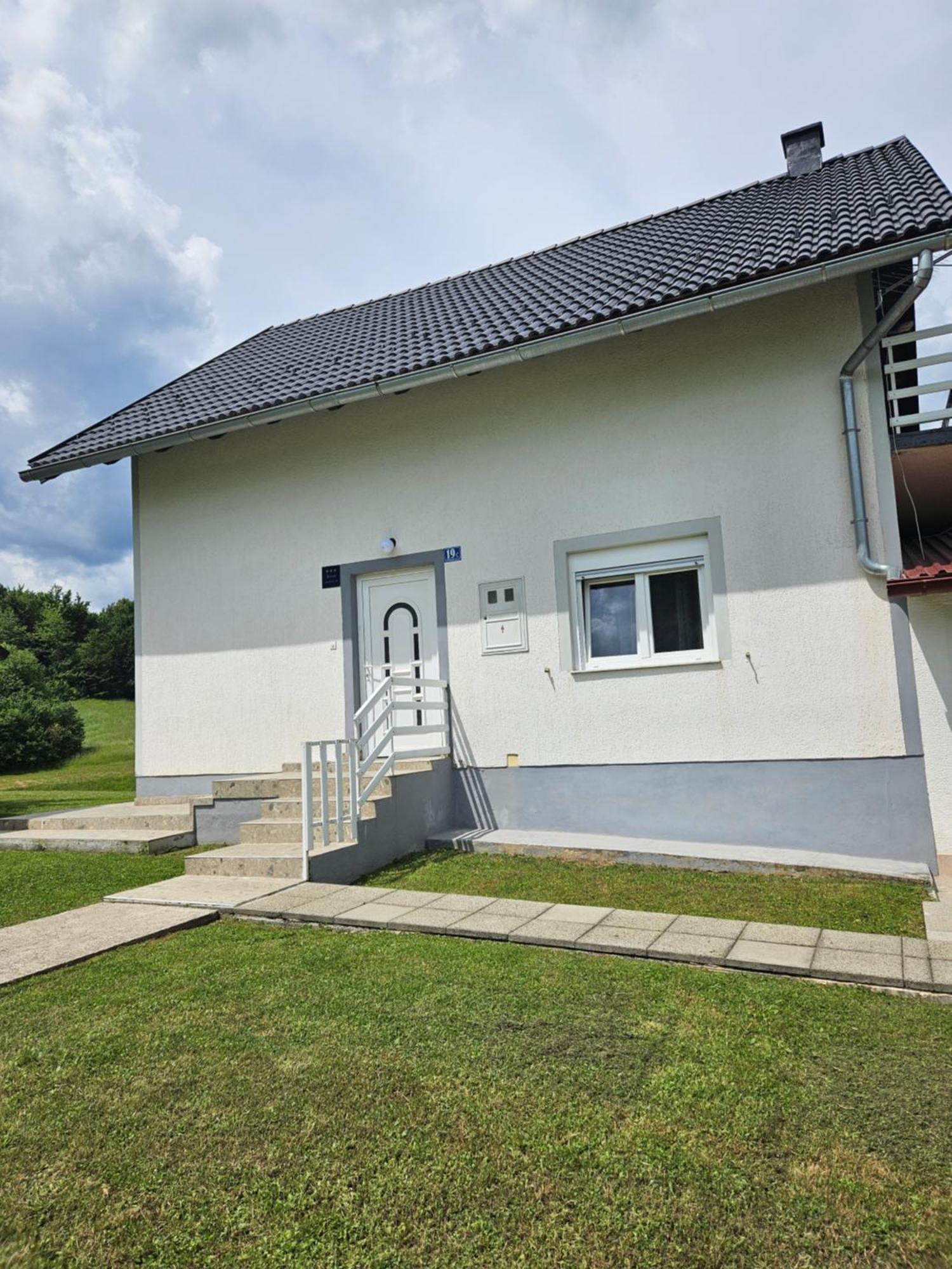 Apartman Mile - Holiday House 스몰리야나크 외부 사진
