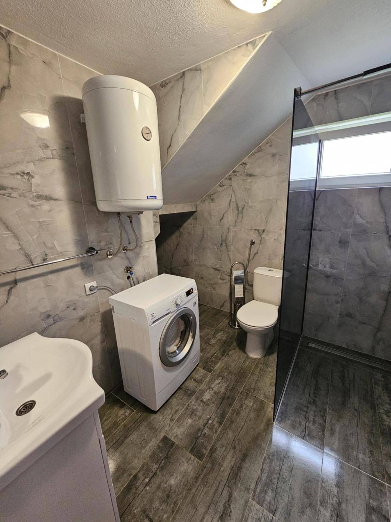 Apartman Mile - Holiday House 스몰리야나크 외부 사진