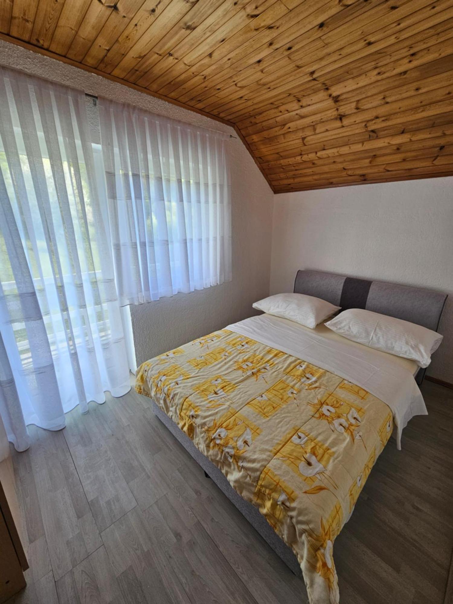 Apartman Mile - Holiday House 스몰리야나크 외부 사진