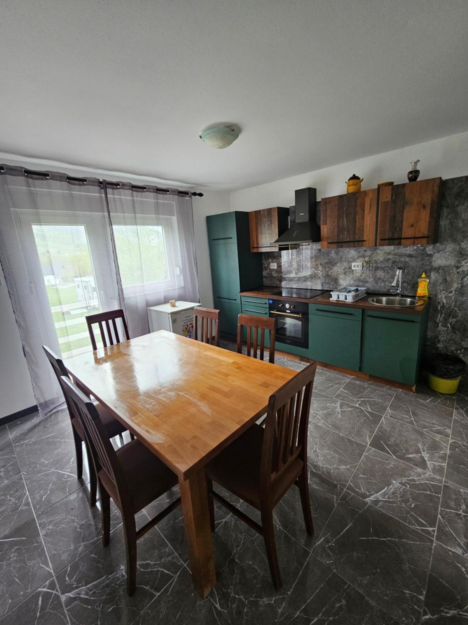 Apartman Mile - Holiday House 스몰리야나크 외부 사진