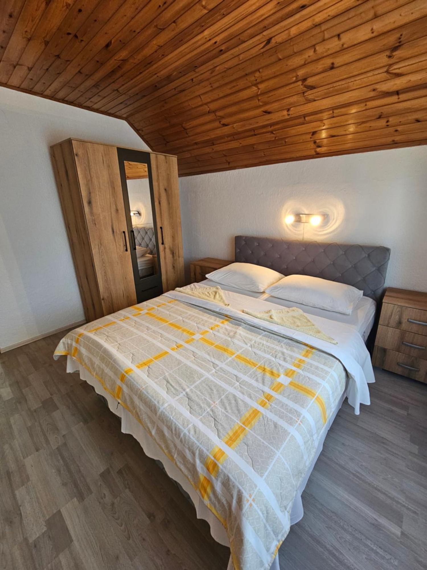 Apartman Mile - Holiday House 스몰리야나크 외부 사진